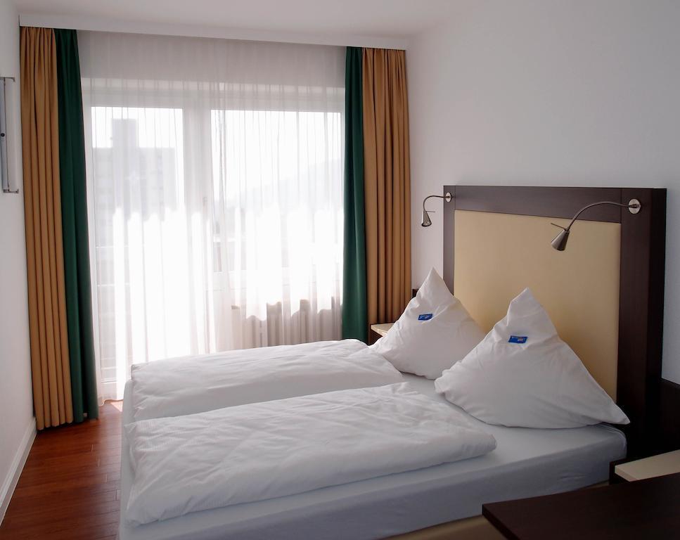 Gaestehaus Am Raeuschenberg โฮกซ์เตอร์ ภายนอก รูปภาพ